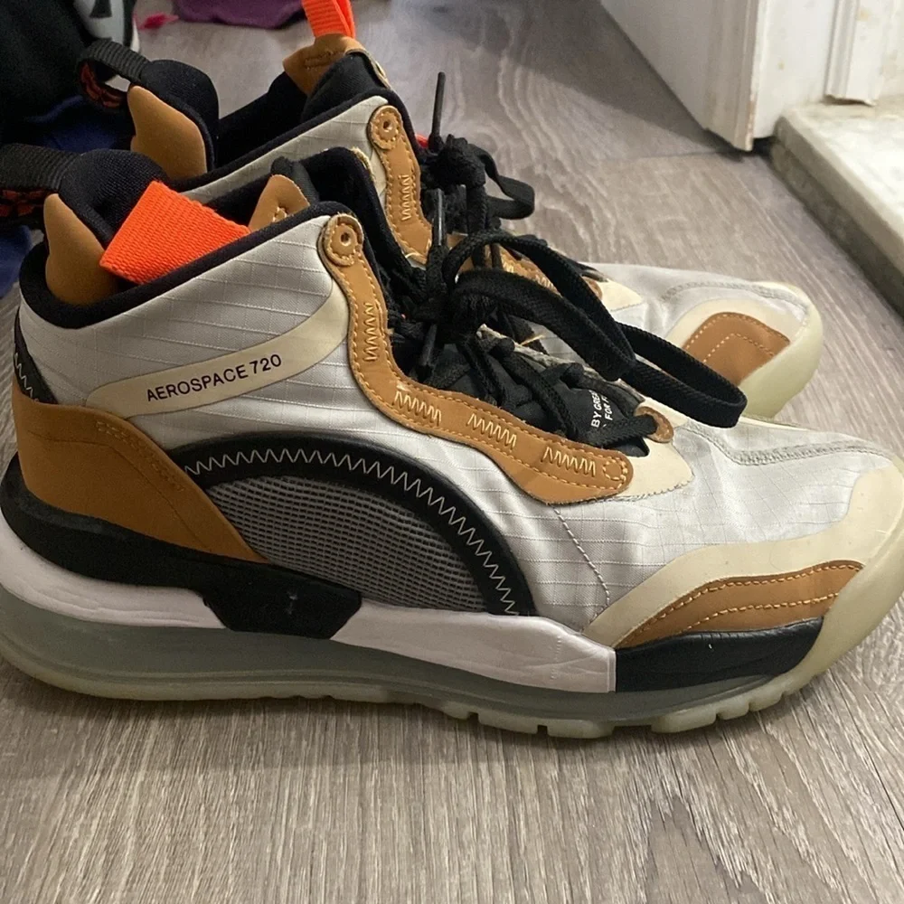 Jordan aerospace 720 sneakers size 7.5 Used in good condition. Tan,white,black